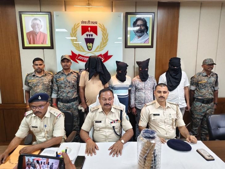 2.7 किल लॉफ़ी ज़ैज़ में, चार टार्गेटर गिरफ़्तार: ऑफ़िस के ताले को बंद करने की योजना, तालावा बाँध के पास से टार्चों को न्यूज़ीलैंड - हज़ारीबाग़ समाचार