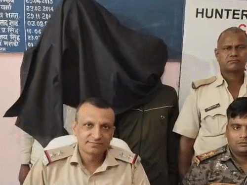 चतरा में लूटपाट के दो आरोपी गिरफ्तार: हंटरगंज पुलिस ने कुछ घंटों में किया खुलासा, तीसरे आरोपी की तलाश जारी - koderma News