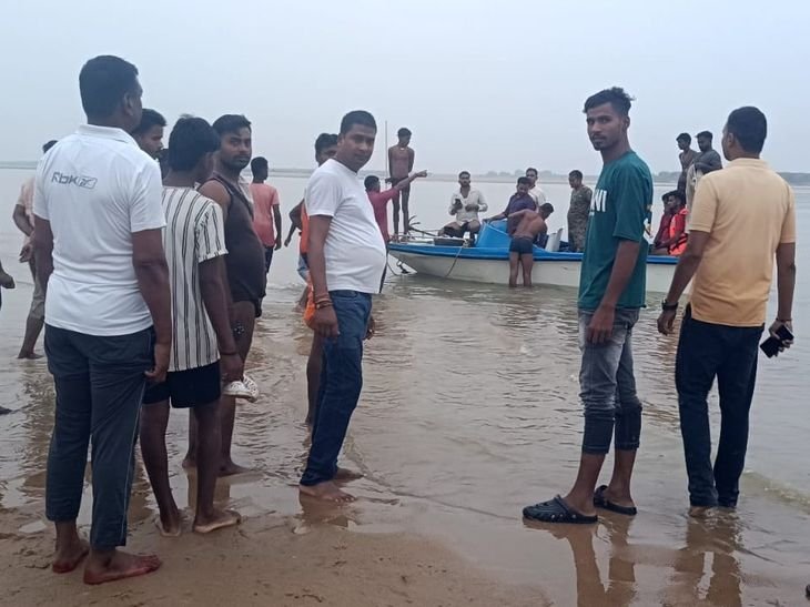 पलामू में सोन नदी में नहाते समय डूबे पांच युवक: दोस्तों ने दो को बनाया दोस्त, तीन हुए लापता, इनमें से दो बिहार के रहने वाले - पलामू समाचार