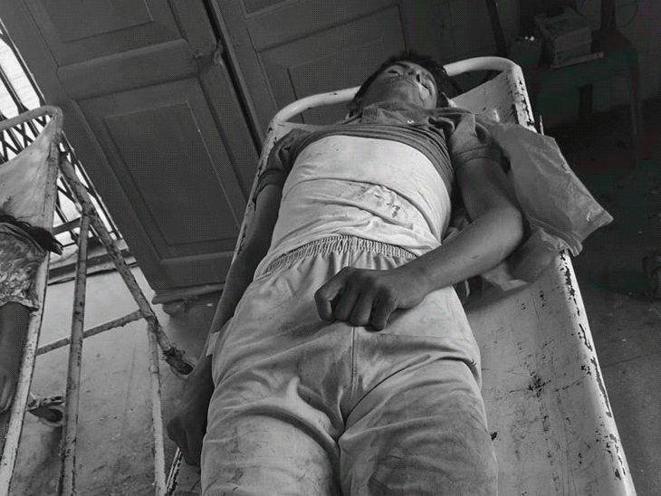 महासमुंद में पलटी कार...परिवार के 3 लोगों की मौत: मां-बेटे-बेटी ने फैक्ट्री दम तोड़ दिया, पिता-ड्राइवर की हालत गंभीर, महाराष्ट्र से झारखंड के 3 लोगों की मौत - छत्तीसगढ़ समाचार