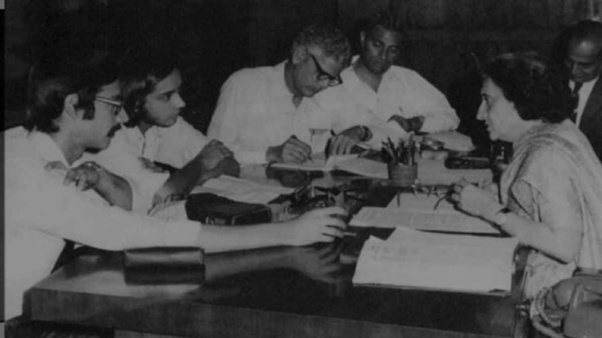 'अच्छे और बीमार के लिए': शशि थरूर की 'व्यक्तिगत' इंदिरा गांधी को श्रद्धांजलि, एक कड़ी याद