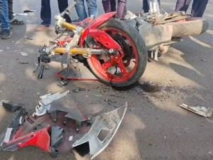 एक की मोटरसाइकिल पर मौत, दूसरे ने अस्पताल में बाइक के परखचे उड़ाए - धनबाद समाचार