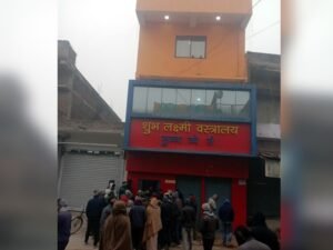 गढ़वा में कपड़े और आभूषण की दुकान में चोरी: 40 लाख रुपए की संपत्ति ले गए चोर, अपार्टमेंट का हार्ड डिस्क भी गायब - गढ़वा समाचार