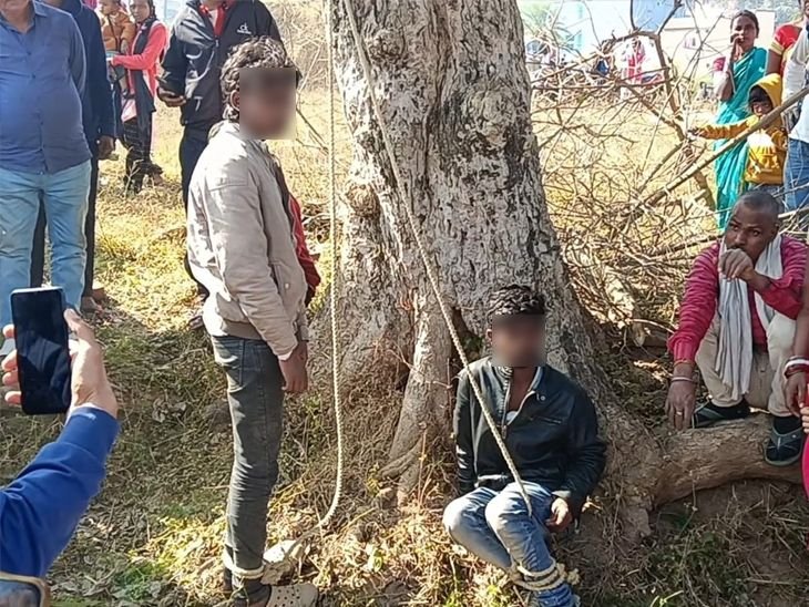 लॉटरीहार में बकरी चोरी के दो अपराधी पकड़े गए: पुलिस ने पेड़ से चोरी की वारदात को अंजाम दिया, पुलिस ने भीड़ से आरोपी को हिरासत में ले लिया - Latehar News