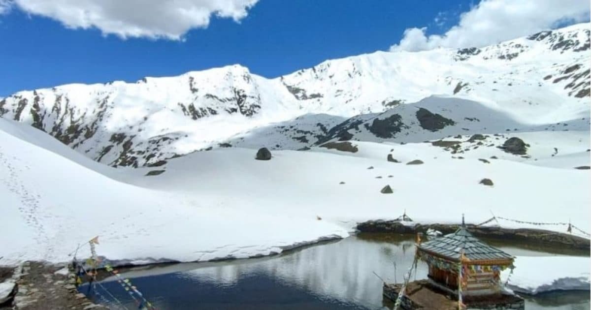 हिमाचल में है दुनिया का सबसे ऊंचा कृष्ण मंदिर, बर्फ की बीच से निकलती है बिछिया की मूर्ति, महाभारत से जुड़ा है कनेक्शन