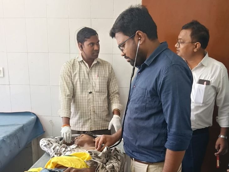 पलामू में दो सड़क हादसों में दो की मौत: बाइक-पिकअप की टक्कर और टेंपो पलटने से हुआ हादसा, तीन गंभीर रूप से गिरे - पलामू समाचार