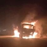 बदमाश ने पीएमपी इंफ्राटेक के ट्रक में उड़ाई आग: चंद्रपुरा में ड्राइवर से शोरूम, रंगदारी ना देने पर पहले भी हो गई ऐसी घटनाएं -Bokaro News