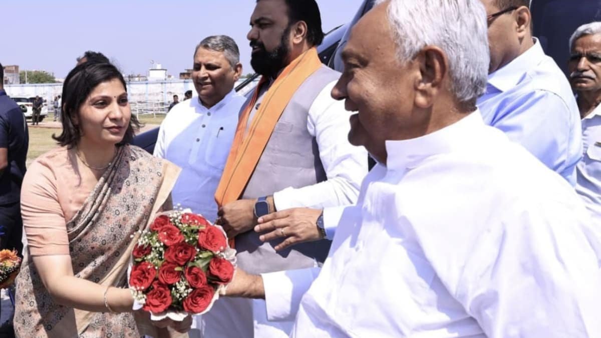 मिलिए पंजाब में जन्मी आईएएस अधिकारी साहिला हीर से, जो नीतीश कुमार की समृद्धि यात्रा पर चर्चा कर रही हैं