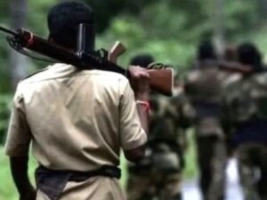 चतरा-हजारीबाग सीमा पर 4 लावारिस गोदाम: 15 लाख के स्वीकृत सहदेव और लाचारी भी गए, दो एके-47 राइफल बरामद - चतरा समाचार