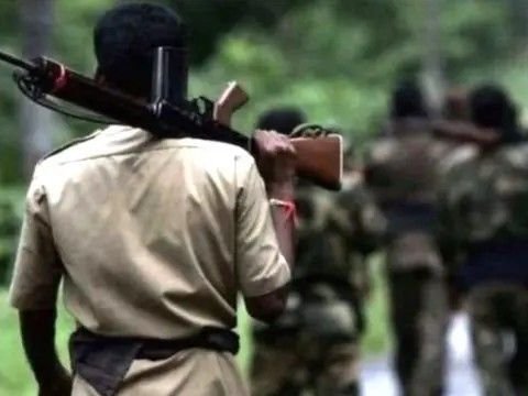 चतरा-हजारीबाग सीमा पर 4 लावारिस गोदाम: 15 लाख के स्वीकृत सहदेव और लाचारी भी गए, दो एके-47 राइफल बरामद - चतरा समाचार