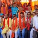 डूबा-बोकारो मुख्य सड़क धंसी, विधायक राज सिन्हा धरना पर बैठे: परत और शिखर की मांग पर अचल काल धरना - धनबाद समाचार