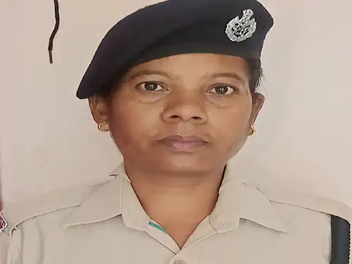 On Mother's Day a Female Constable Saved: रांची स्टेशन पर बच्चे की मां की जान बचाई, बड़ा हादसा टला