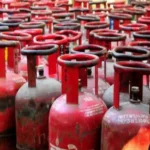 Three Commercial Cylinders Cost 18000 Rupees: रांची में शादियों पर बजट बिगड़ा, एक प्लेट खाने का खर्च 300 रुपये तक पहुंचा