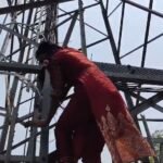 पुलिस प्रशासन में प्रेमी, प्रेमिका के लिए टावर चढ़ी प्रेमिका: पुलिस में डेविल्स घंटा चला हाई-वोल्टेज ड्रामा, शादी की स्थापना की मांग - धनबाद समाचार