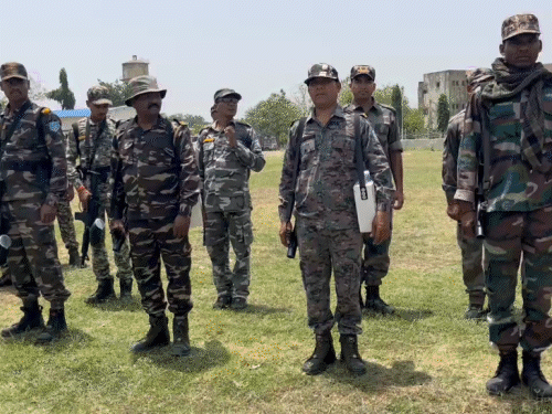 बकरीद से पहले चतरा पुलिस का शक्ति प्रदर्शन: असामाजिक तत्वों पर सख्त चेतावनी, अफवाहबाजों पर रहेगी पैनी नजर - ​​चतरा समाचार