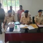 एकल विद्यालय की चोरी का 24 घंटे का खुलासा: कुमारडुंगी स्कूल से बिहार, बिस्तर और बच्चों की चोरी, दो अनाथ गिरफ्तार - चाईबासा (पश्चिम सिंहभूम) समाचार