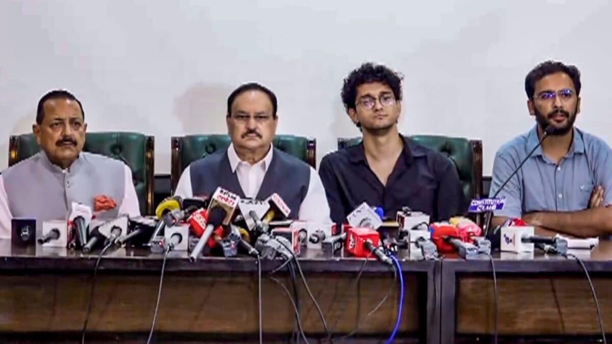आशुतोष रांका शैक्षिक योग्यता: आईआईटी कानपुर के पूर्व छात्र और लंदन स्कूल ऑफ इकोनॉमिक्स से स्नातक