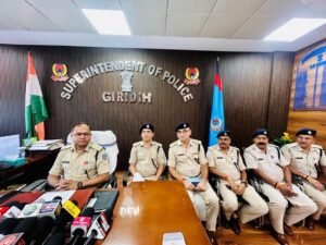 गिरिडीह में दो चेन चेन का खुलासा: पुलिस ने बरामद की दोनों सोने की चेन, चार की चोरी के लिए लूट जारी - गिरिडीह समाचार
